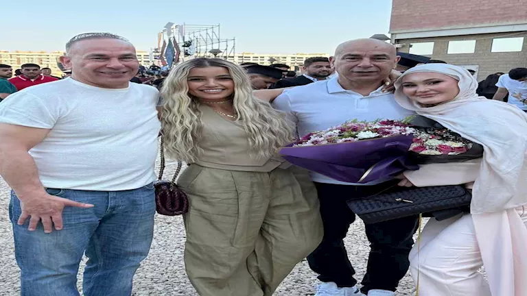 حسام حسن يحتفل بتخرج ابنته 