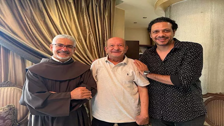 بالصور.. أول ظهور للفنان لطفي لبيب بعد خروجه من العناية المركزة 
