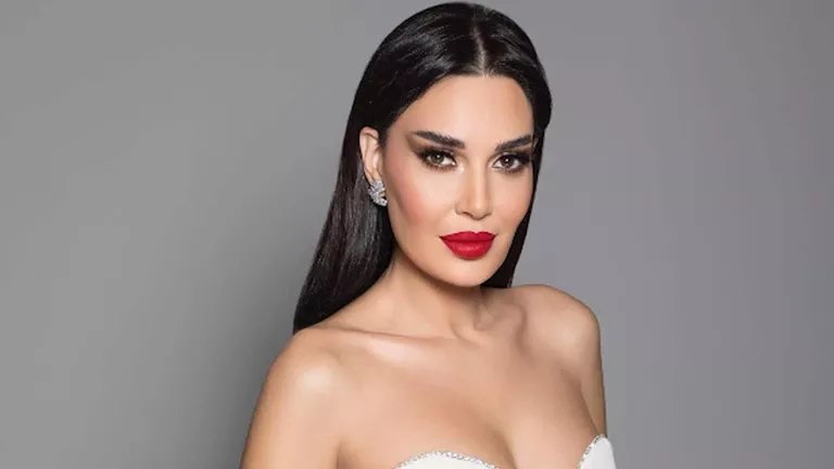 فستان جريء.. سيرين عبد النور تتألق بـ 
